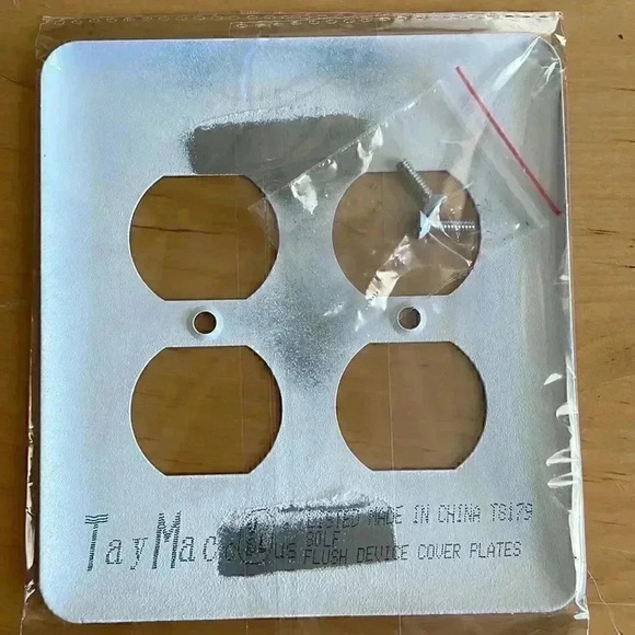 Two art deco outlet replacement plates NWT - Picture 3 of 4